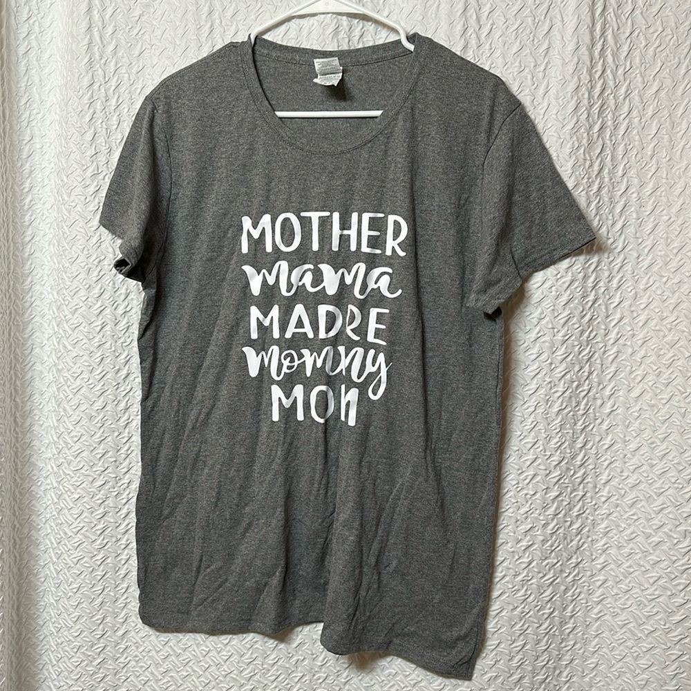 gildan mom tshirt XL